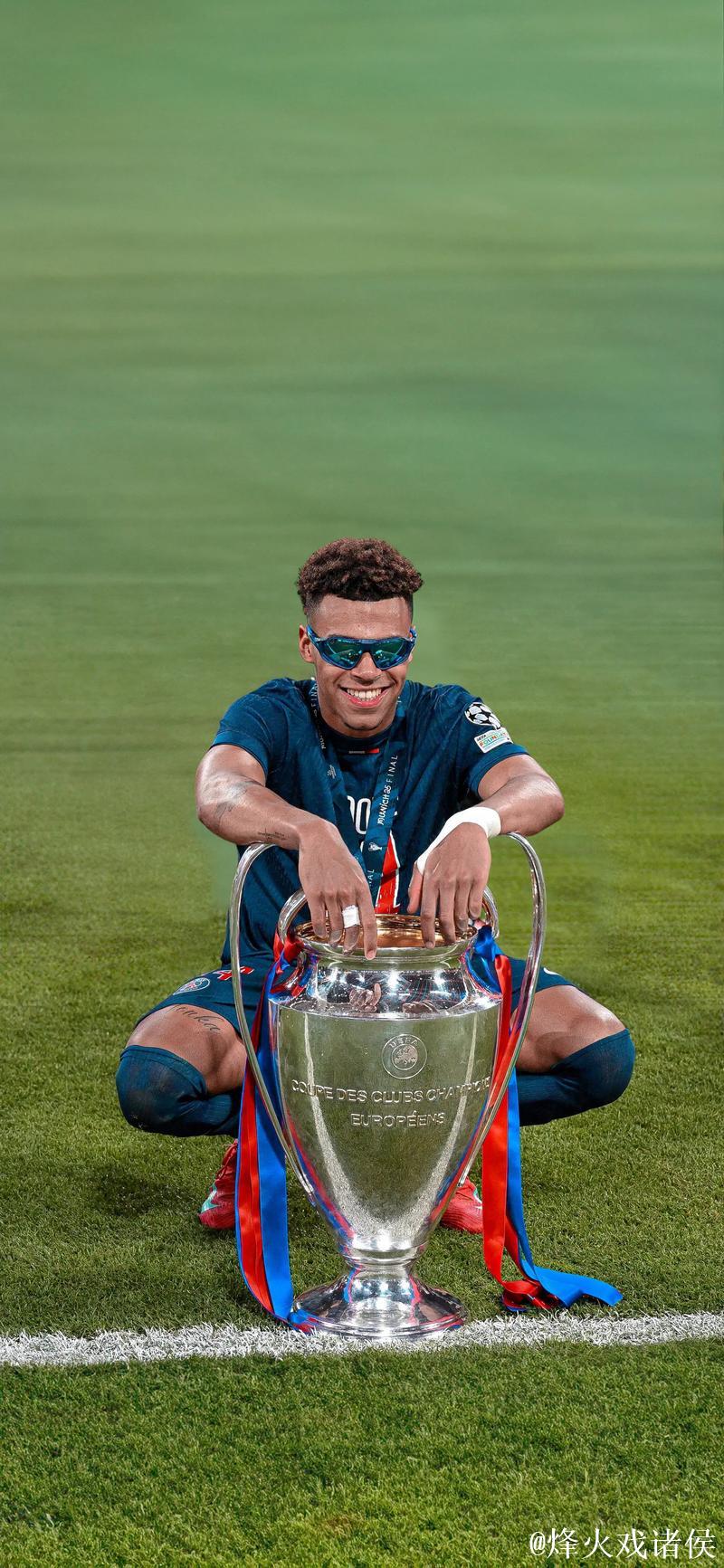 “大巴黎”球星杜埃获得2026欧洲金童奖 “大巴黎”球星杜埃获得2026欧洲金童奖